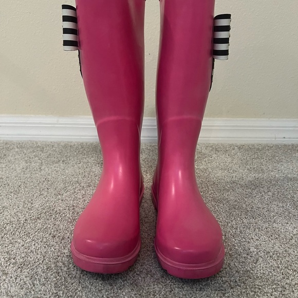 Authentic Betsey Johnson bubble gum pink rain boots! - Picture 4 of 7